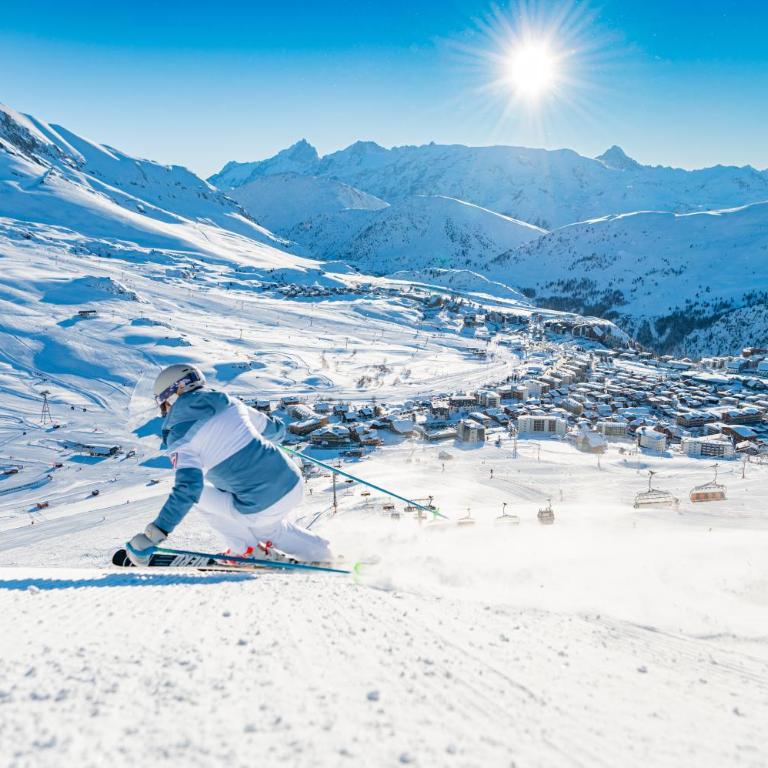 Chalet Alpe d'Huez 1850-Sea and Mountain Pleasure Avec 2 appartements- 1 Appartement 3 Chambres 8 Couchages - 3 Salles d'eau et 1 Appartement 5 Chambres 12 Couchages 5 Salles d'eau - Jacuzzi et Sauna -Pieds des Pistes et Centre - Appartement avec Balcon - 56