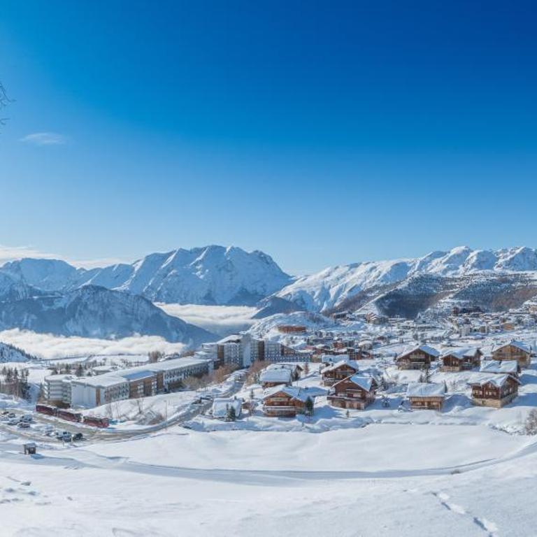 Chalet Alpe d'Huez 1850-Sea and Mountain Pleasure Avec 2 appartements- 1 Appartement 3 Chambres 8 Couchages - 3 Salles d'eau et 1 Appartement 5 Chambres 12 Couchages 5 Salles d'eau - Jacuzzi et Sauna -Pieds des Pistes et Centre - Appartement avec Balcon - 66