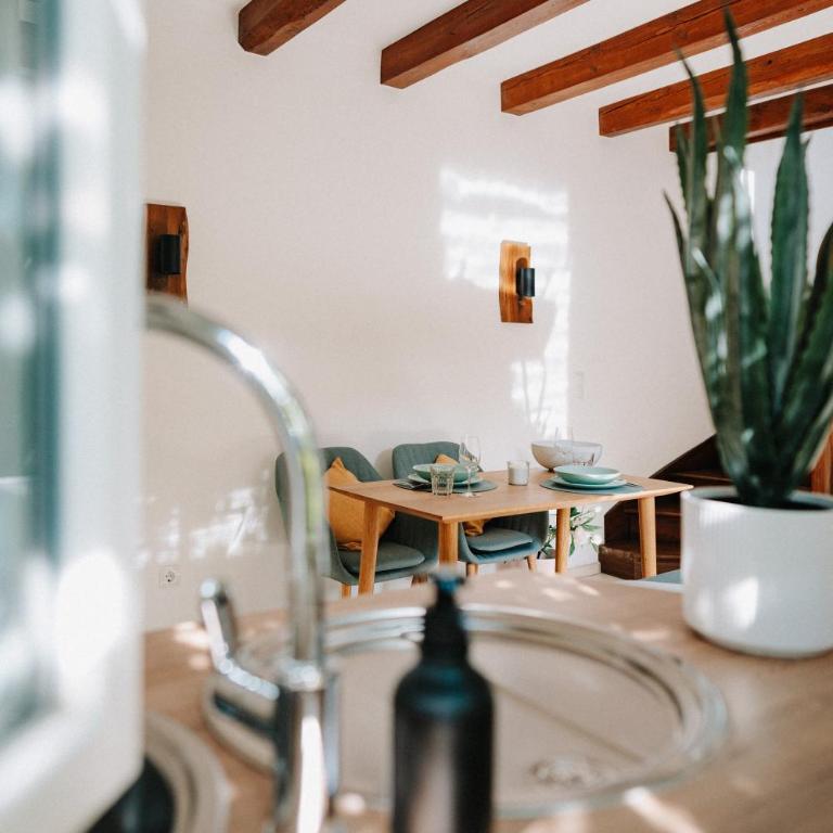 Appartement Residenz Bella Italia - Charmante Unterkunft im Herzen von Würzburg mit Balkon, Terrasse und Parkplatz im Innenhof! - Apartment mit 1 Schlafzimmer - 3
