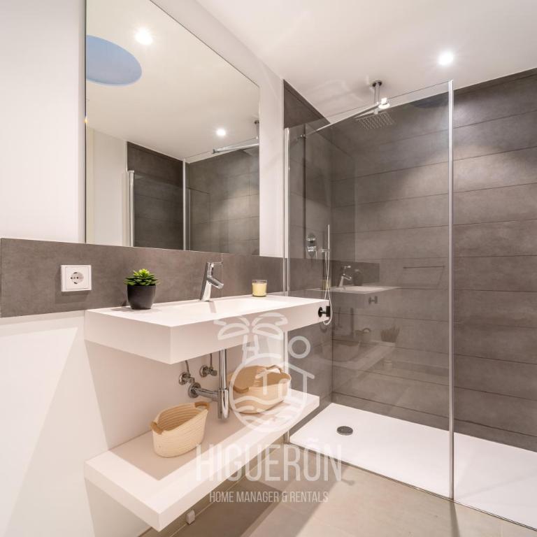 HigueronRentals Paradise Lift - Three-Bedroom Apartment - 58