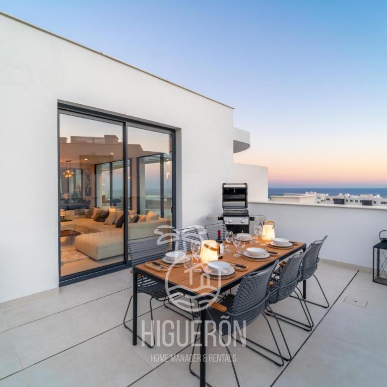HigueronRentals Paradise Lift - Three-Bedroom Apartment - 61