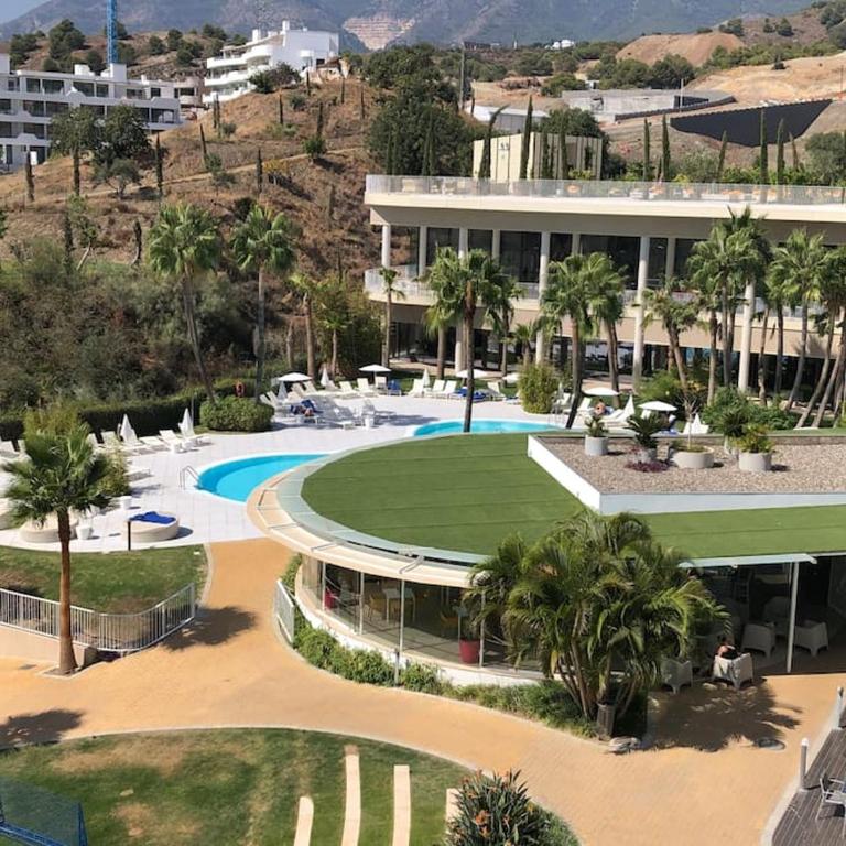 HigueronRentals Paradise Lift - Three-Bedroom Apartment - 11