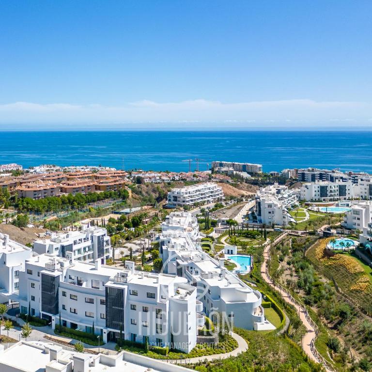 HigueronRentals Paradise Lift - Three-Bedroom Apartment - 84