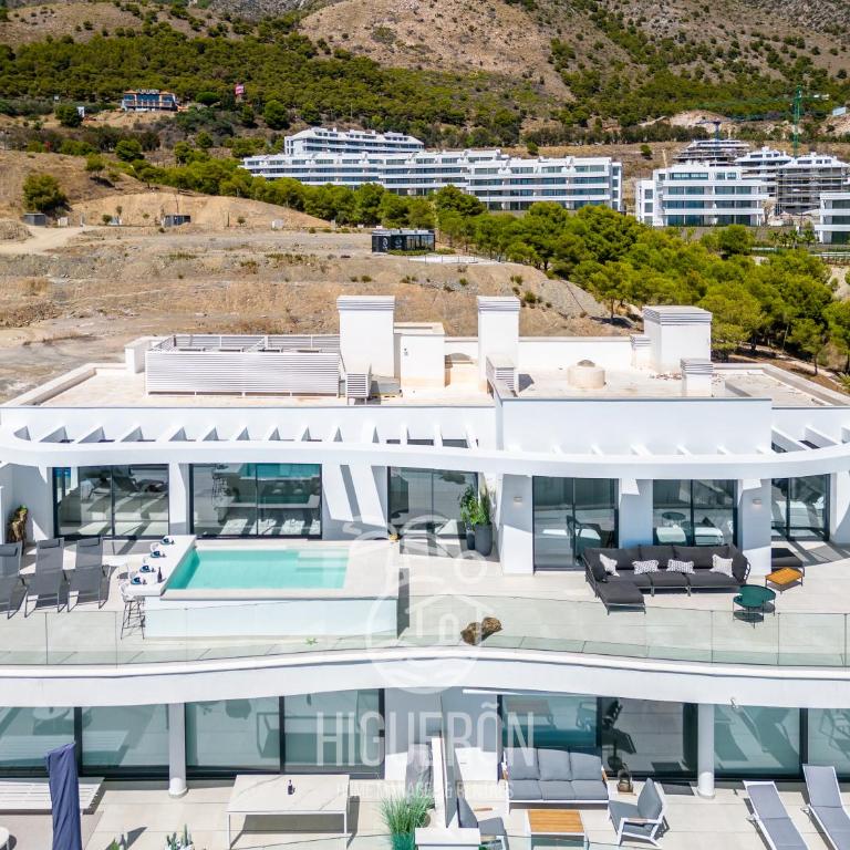 HigueronRentals Paradise Lift - Three-Bedroom Apartment - 76