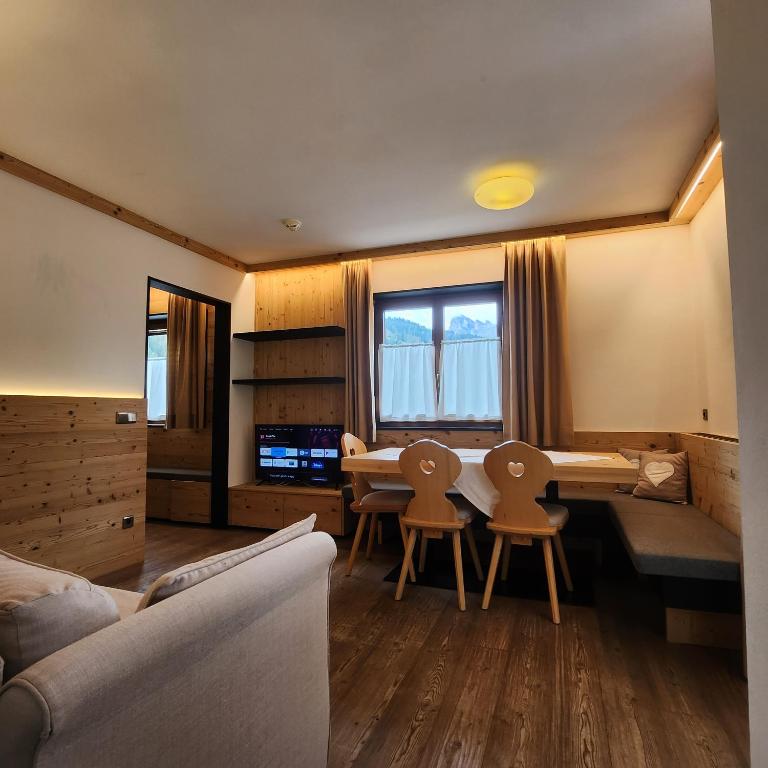 Family and Wellness Residence Ciasa Antersies - Apartment mit 1 Schlafzimmer und Balkon - 14