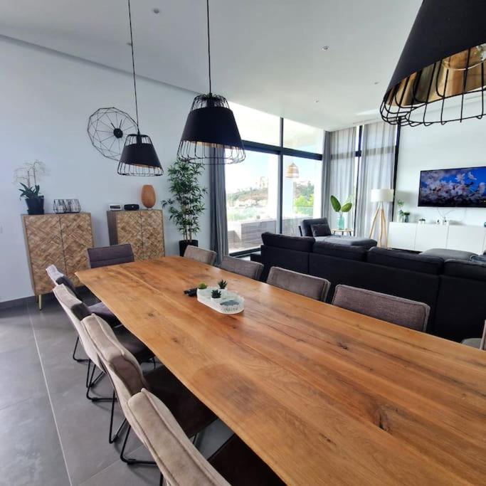 Stunning villa in Benalmádena with amazing views, pool and large gym - Villa - 21