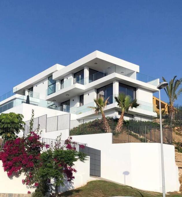 Stunning villa in Benalmádena with amazing views, pool and large gym - Villa - 52