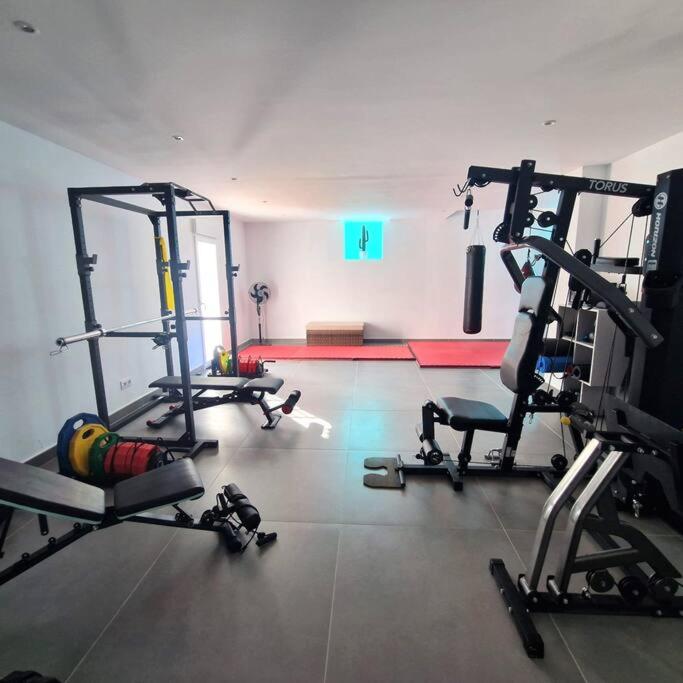 Stunning villa in Benalmádena with amazing views, pool and large gym - Villa - 58
