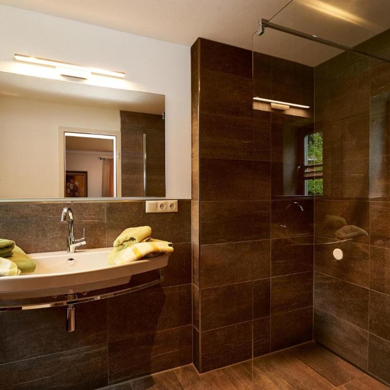 Gästehaus am Brunnen - Apartment mit 1 Schlafzimmer und Balkon - 3