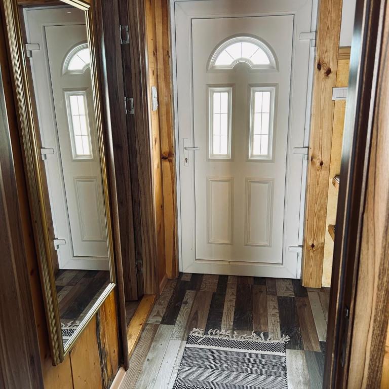 Cottage Angel - Two-Bedroom House - 14