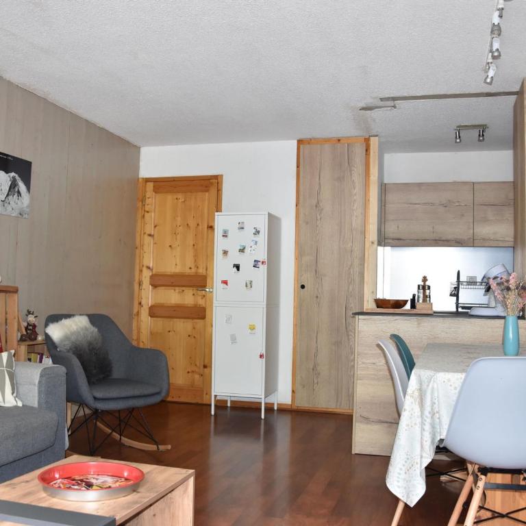 À louer : Appartement centre, 3 pièces, idéal famille - FR-1-464-126 - Appartement 2 Chambres - 1