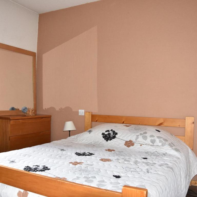 À louer : Appartement centre, 3 pièces, idéal famille - FR-1-464-126 - Appartement 2 Chambres - 5