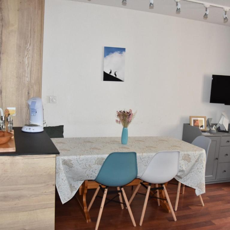 À louer : Appartement centre, 3 pièces, idéal famille - FR-1-464-126 - Appartement 2 Chambres - 8