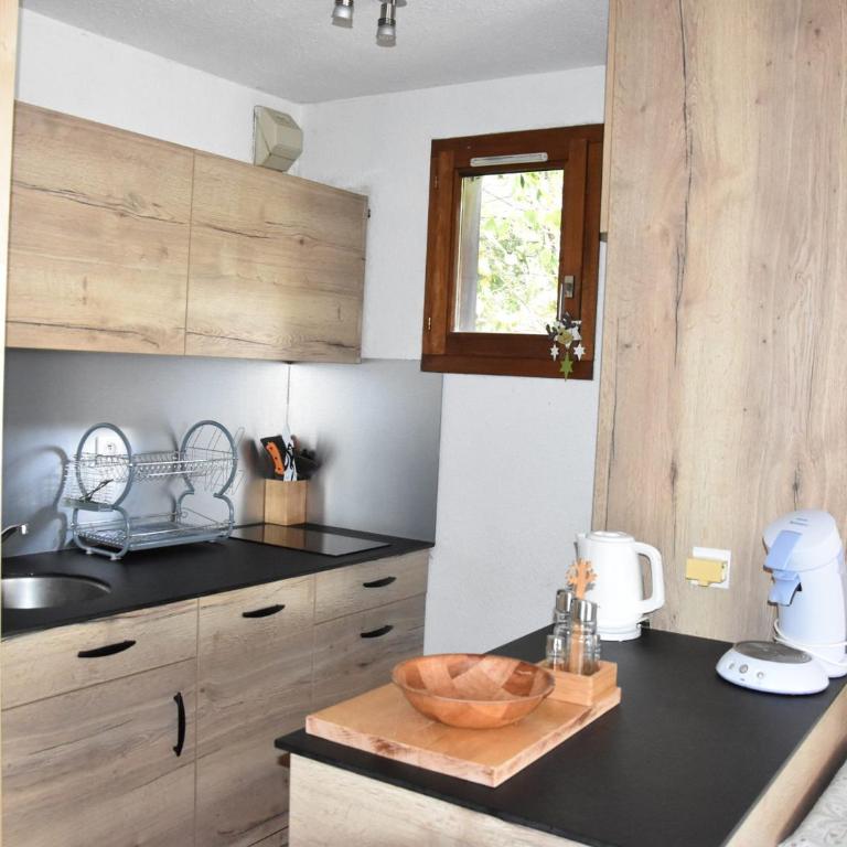 À louer : Appartement centre, 3 pièces, idéal famille - FR-1-464-126 - Appartement 2 Chambres - 9