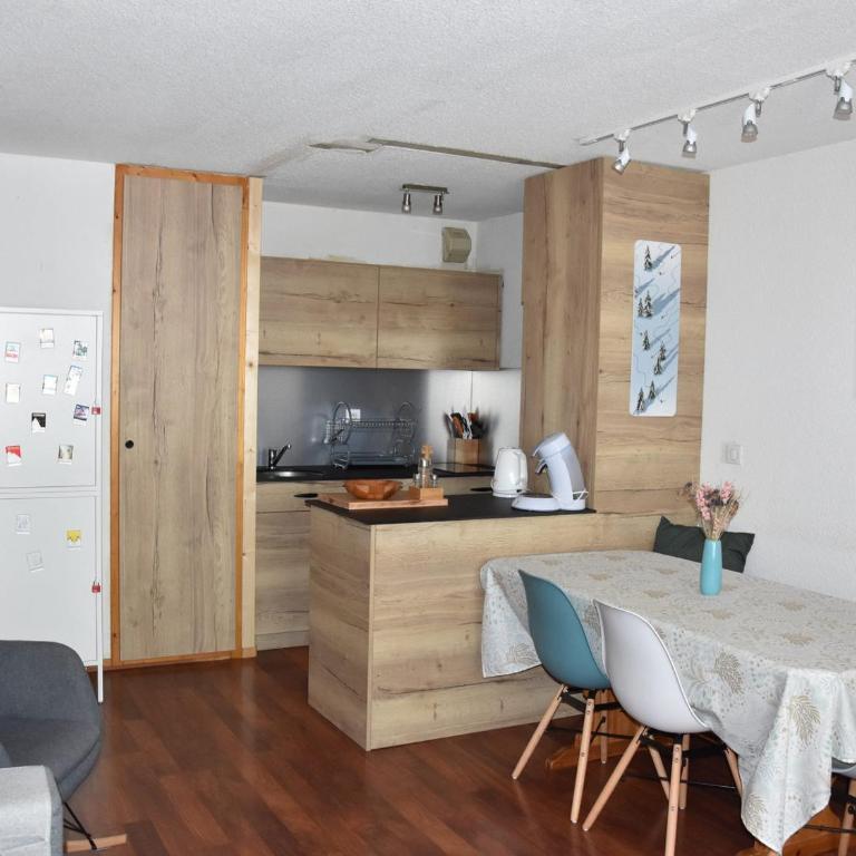 À louer : Appartement centre, 3 pièces, idéal famille - FR-1-464-126 - Appartement 2 Chambres - 11