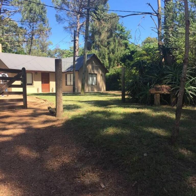 Las Tinas,Cabaña en entorno de bosque en zona Solanas - Two-Bedroom House - 1