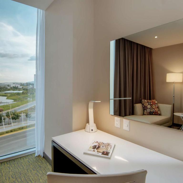 Hilton Garden Inn Puebla Angelopolis - Habitación con cama extragrande. - 3