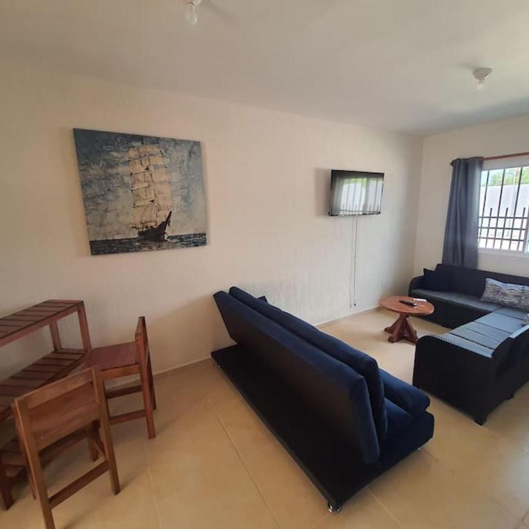 Casa de 3 habitaciones TODAS con baño propio, 3 y medio baños en toal, alberca, cupo hasta 12 personas - Three-Bedroom House - 19