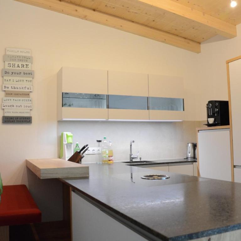 Sunside Apartment - Three-Bedroom Apartment - 6