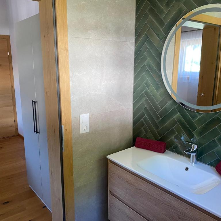 Sunside Apartment - Three-Bedroom Apartment - 37