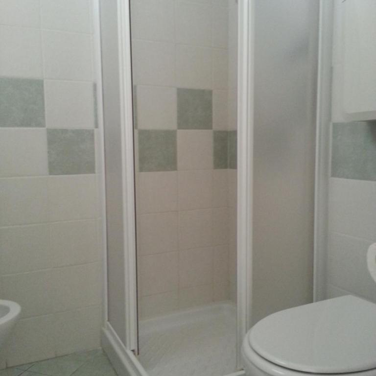 Hotel La Parigina - Camera Matrimoniale/Doppia con Letti Singoli con Bagno Privato - 7
