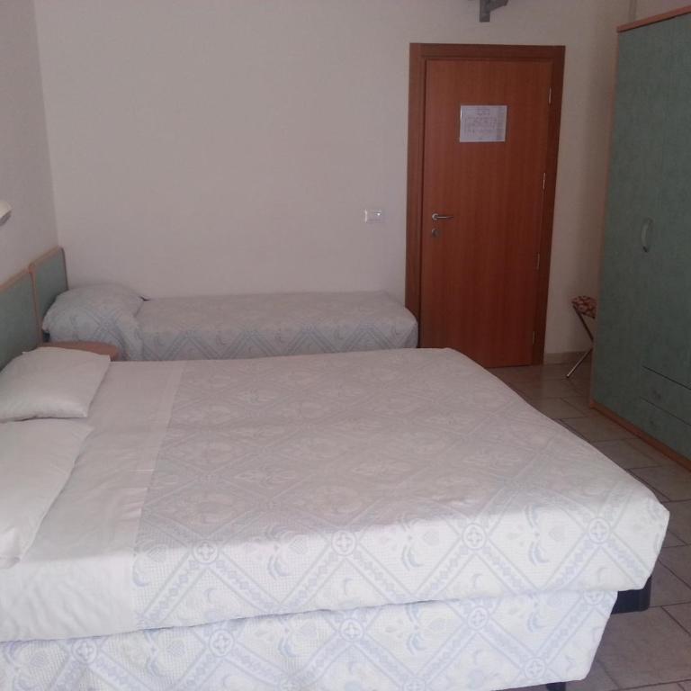 Hotel La Parigina - Camera Matrimoniale/Doppia con Letti Singoli con Bagno Privato - 9