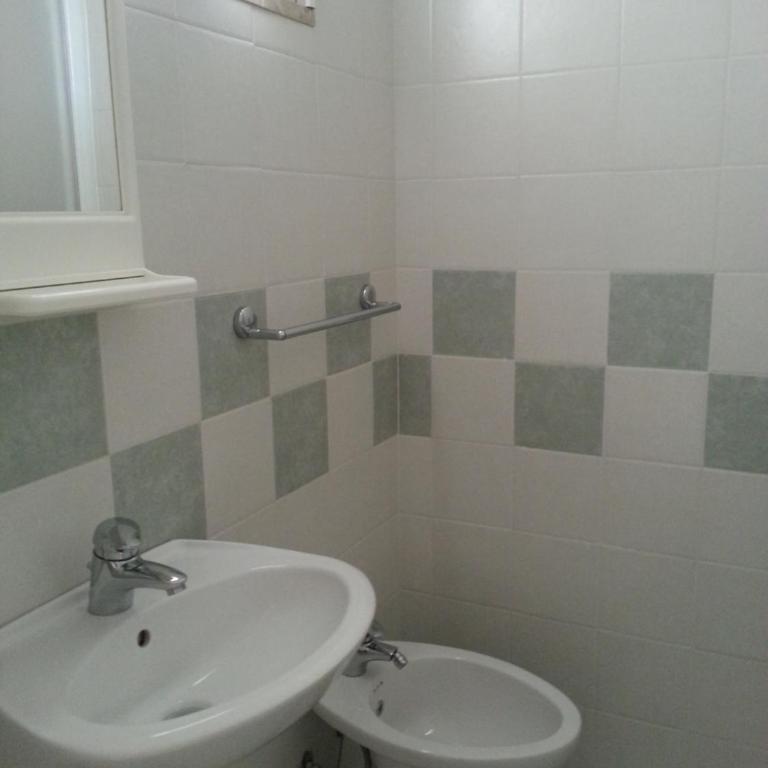 Hotel La Parigina - Camera Matrimoniale/Doppia con Letti Singoli con Bagno Privato - 10