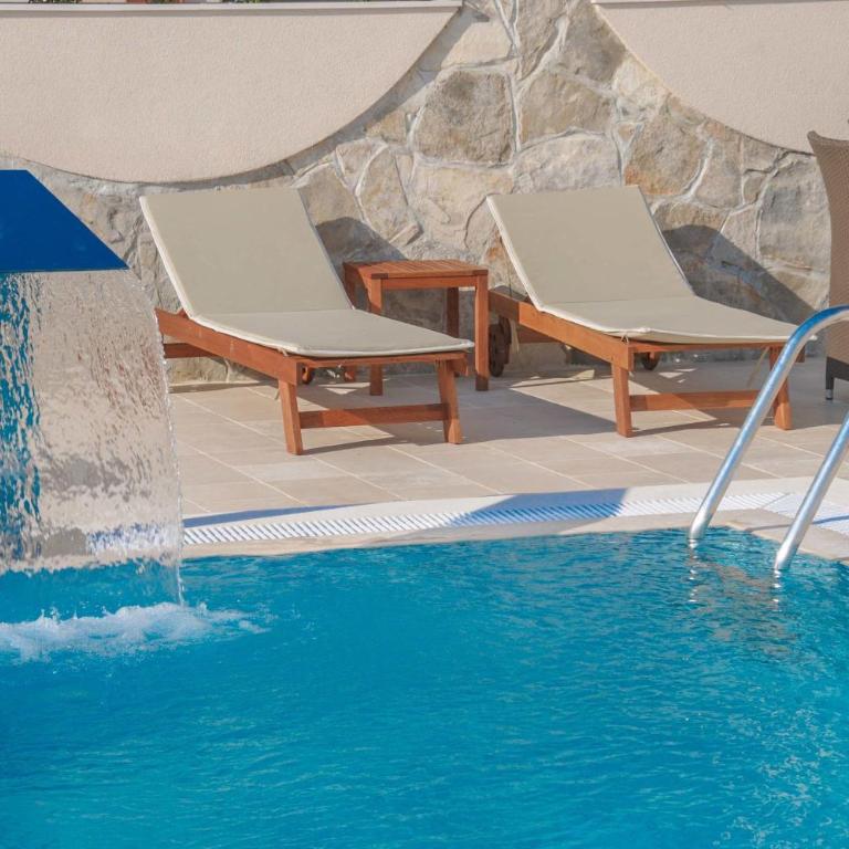 Villa Dragana with heading swimming pool and parking - Vila sa Sopstvenim Bazenom - 13