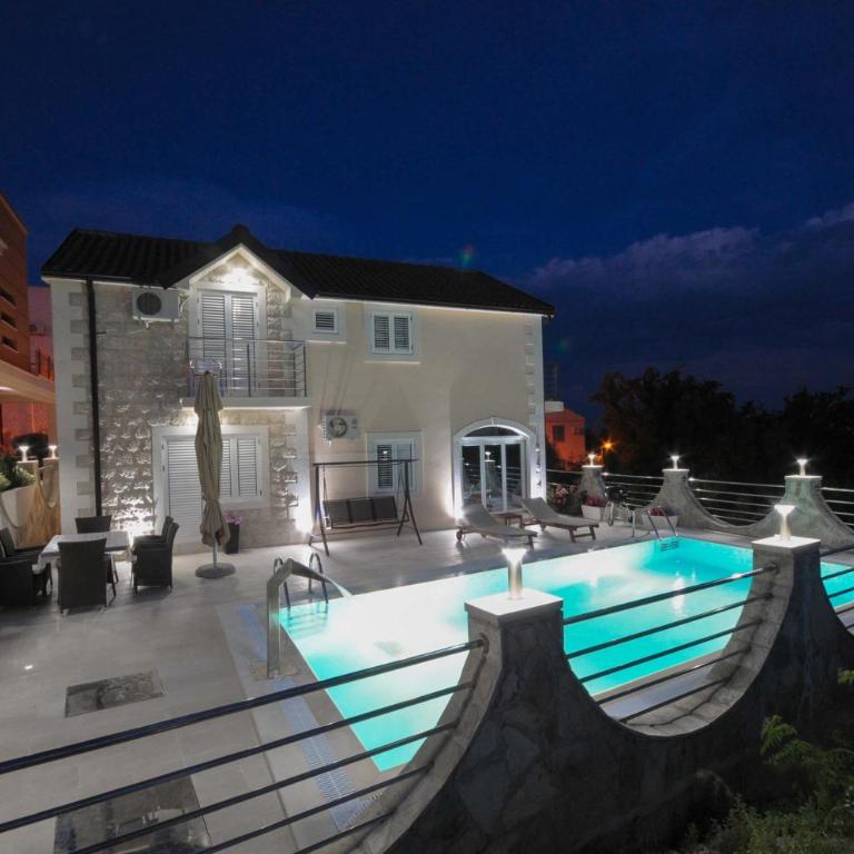 Villa Dragana with heading swimming pool and parking - Vila sa Sopstvenim Bazenom - 2