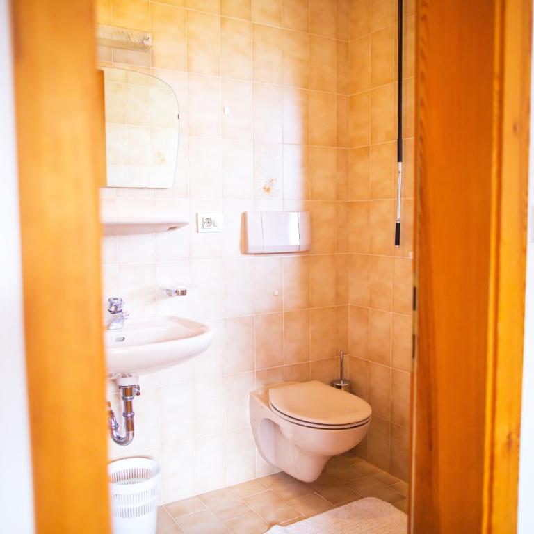 Garni Glurnserhof - Quadruple Room with Mountain View - 4