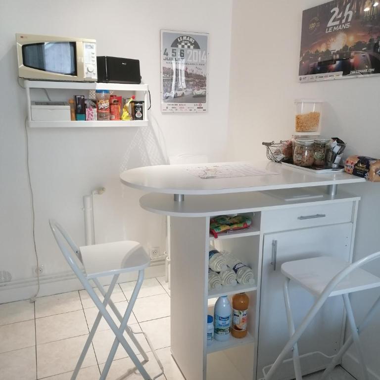 Le Petit Chalet -Appartement proche de la vieille ville , du centre ville et du Tram- PETIT DEJEUNER OFFERT - Appartement - Rez-de-Chaussée - 8