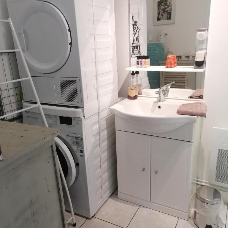 Le Petit Chalet -Appartement proche de la vieille ville , du centre ville et du Tram- PETIT DEJEUNER OFFERT - Appartement - Rez-de-Chaussée - 14