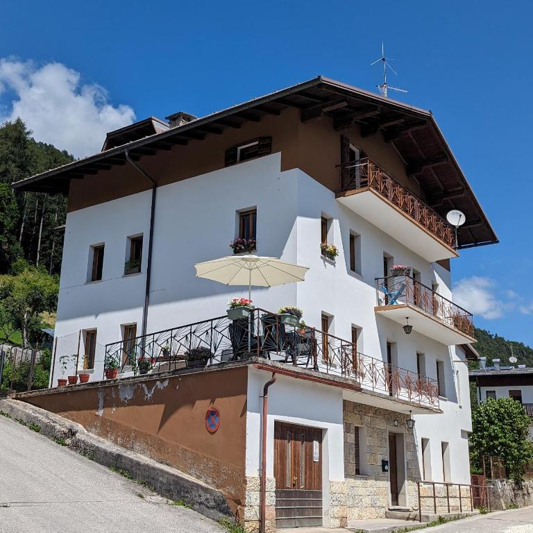 Villa Vittorio - Camera Matrimoniale con Vista Montagna - 1
