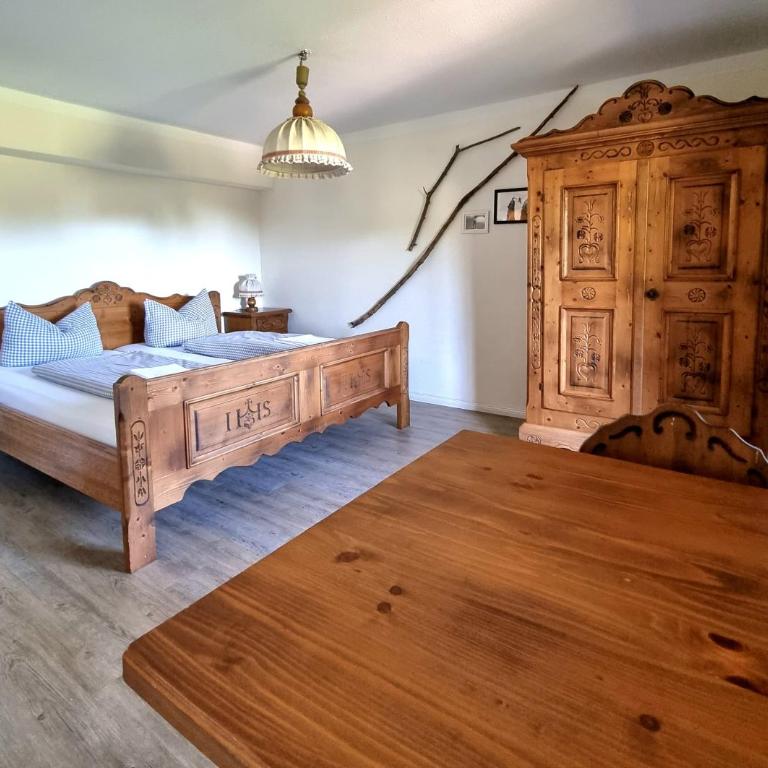 Berghotel Almagmach - Dreibettzimmer mit eigenem Bad - 2