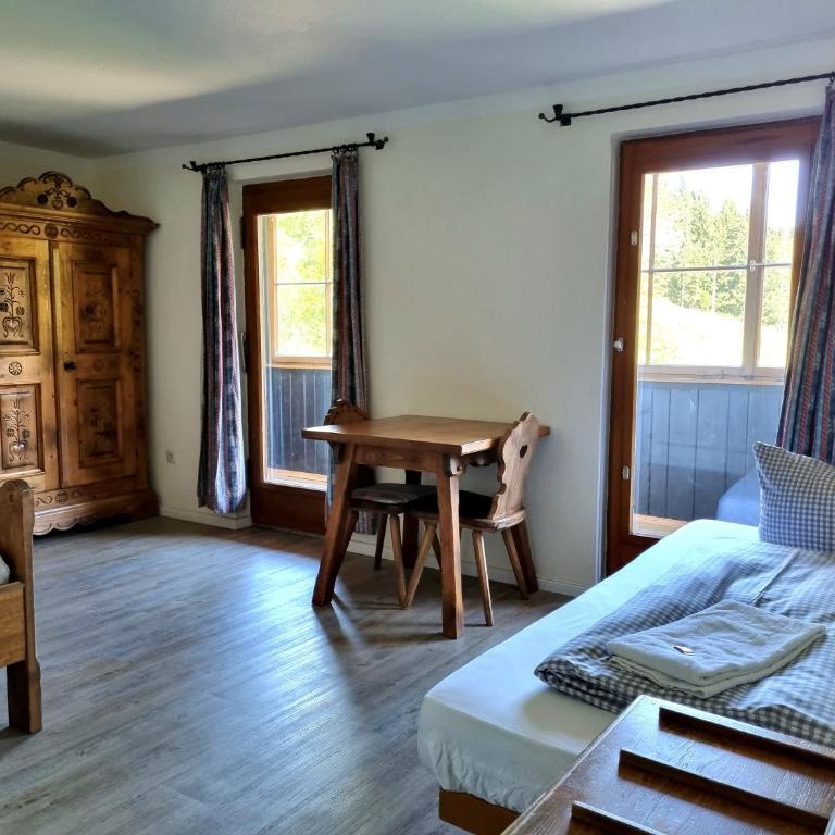 Berghotel Almagmach - Dreibettzimmer mit eigenem Bad - 3
