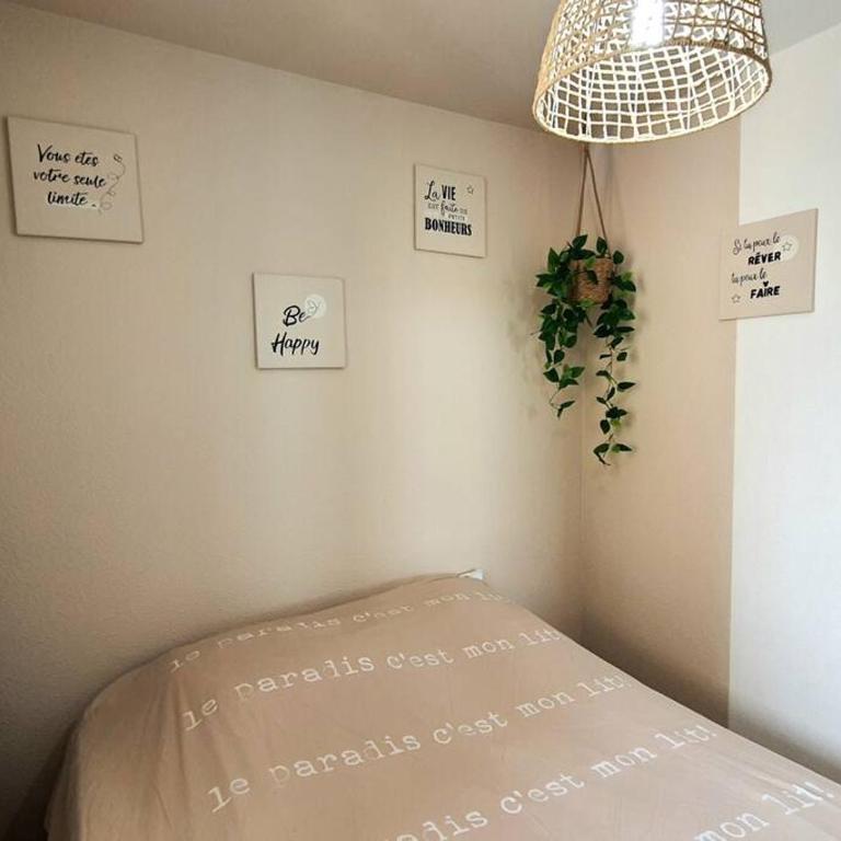 Au bord de la plage du Grazel - One-Bedroom Apartment - 4