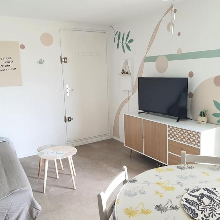 Au bord de la plage du Grazel - One-Bedroom Apartment - 16