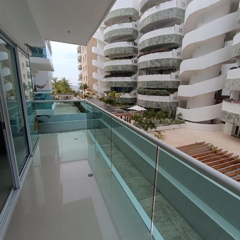 Edificio acceso directo al mar primera linea de playa 2 habitaciones - Apartamento con balcón - 16