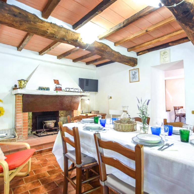 3 Bedroom Beautiful Home In Camaiore - Three-Bedroom Vacation Home - 4