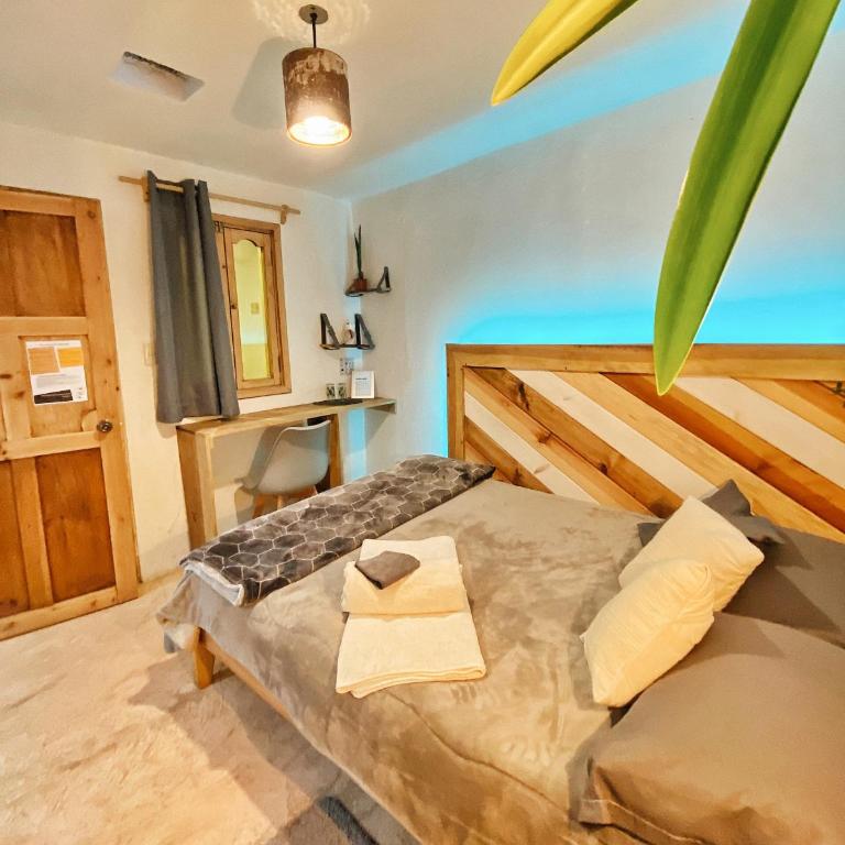 Hostel Boutique 55 - Double Room with Private Bathroom - 6