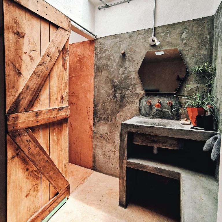 Hostel Boutique 55 - Double Room with Private Bathroom - 8