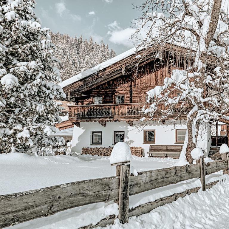 ASTER Boutique Hotel & Chalets - Alpines, luxuriöses Chalet mit 3 Schlafzimmern, Whirlpool und eigenem Spa - 4