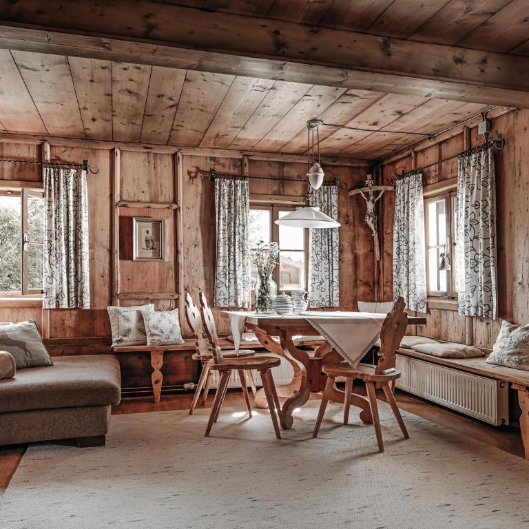 ASTER Boutique Hotel & Chalets - Alpines, historisches Chalet mit 4 Schlafzimmern, Whirlpool und eigenem Spa - 5