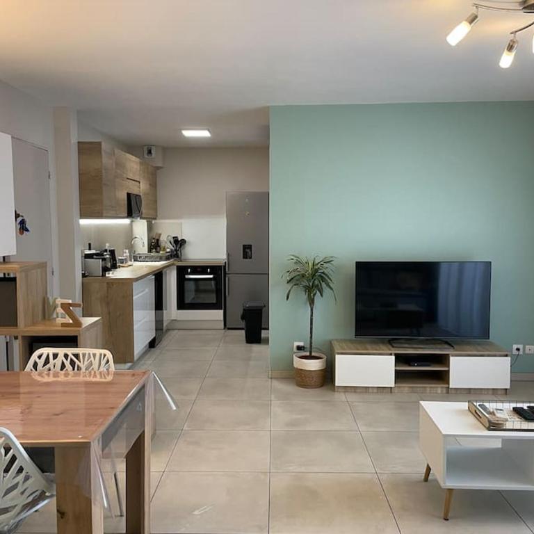 Appartement calme, climatisé 3min à pied de la mer - Appartement 2 Chambres - 12