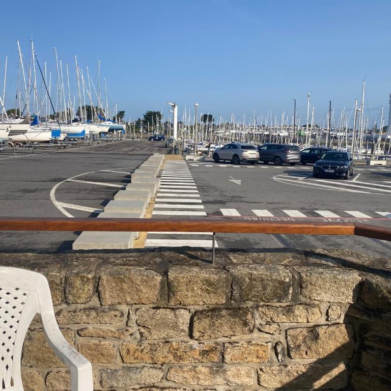 Appartement 3 pièces de 52 m2 face au port du Crouesty avec terrasse de 18 m2 parking privé et wifi gratuit - Appartement 2 Chambres - 13