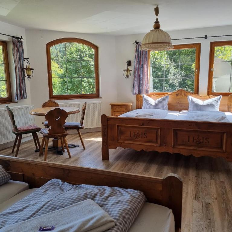 Berghotel Almagmach - Vierbettzimmer mit eigenem Bad - 2