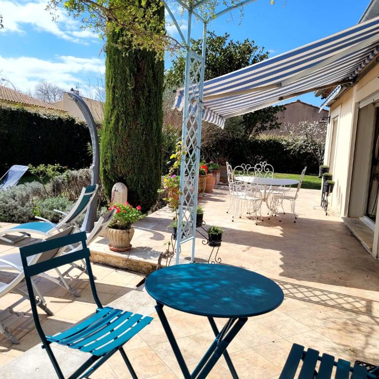 La Villa des Lavandes - A 300m du Centre, au calme, et au vert ! - Villa - 6