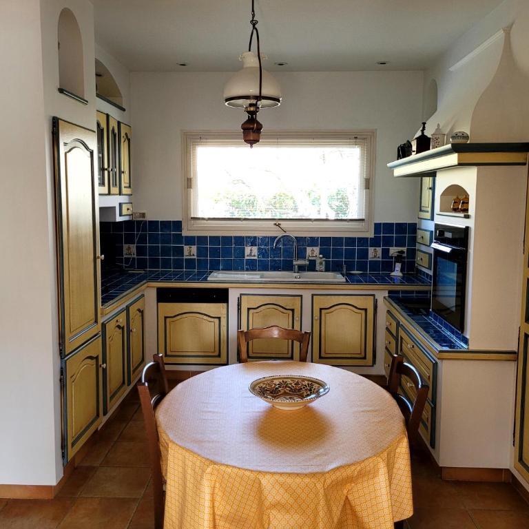 La Villa des Lavandes - A 300m du Centre, au calme, et au vert ! - Villa - 40