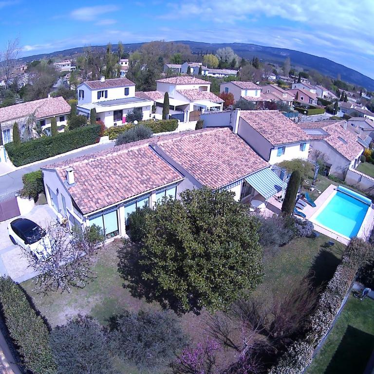 La Villa des Lavandes - A 300m du Centre, au calme, et au vert ! - Villa - 44
