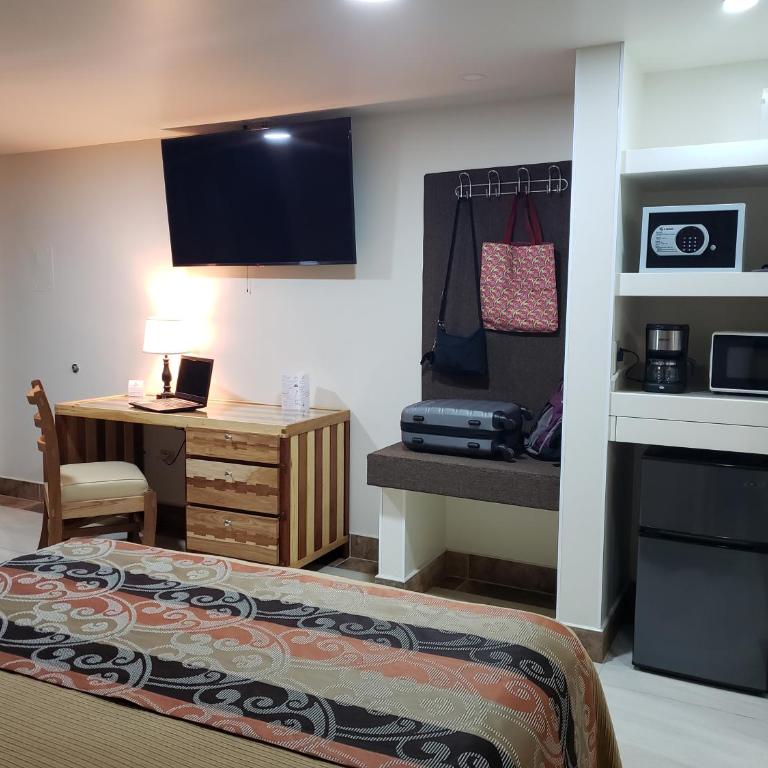 La Villa de Zaragoza - Deluxe Quadruple Room - 9